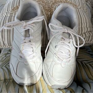 Avia White w Pink Cross-trainers.